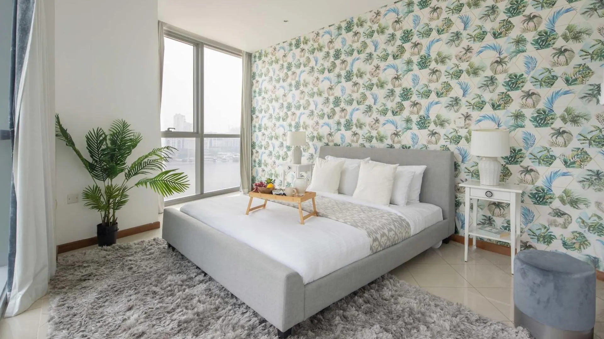 Frank Porter - Marsa Plaza Apartment Dubai