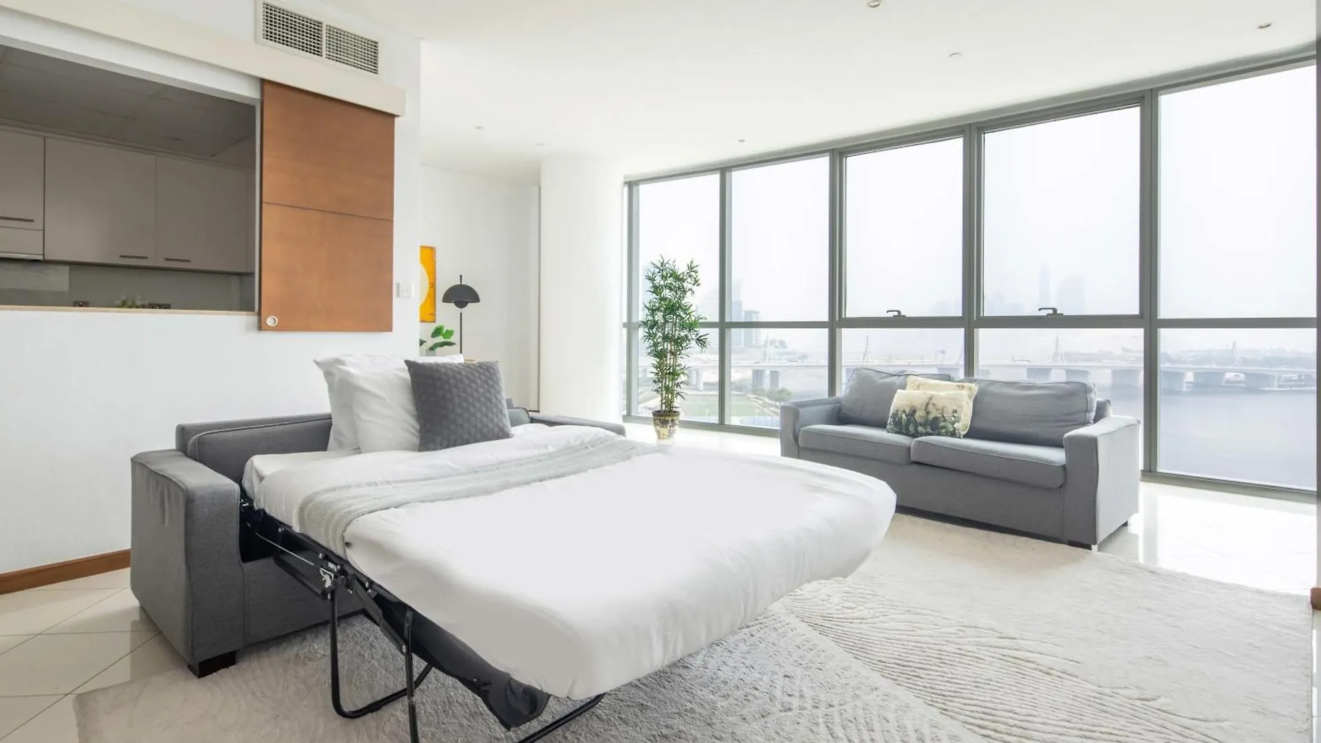 Frank Porter - Marsa Plaza Apartment Dubai United Arab Emirates
