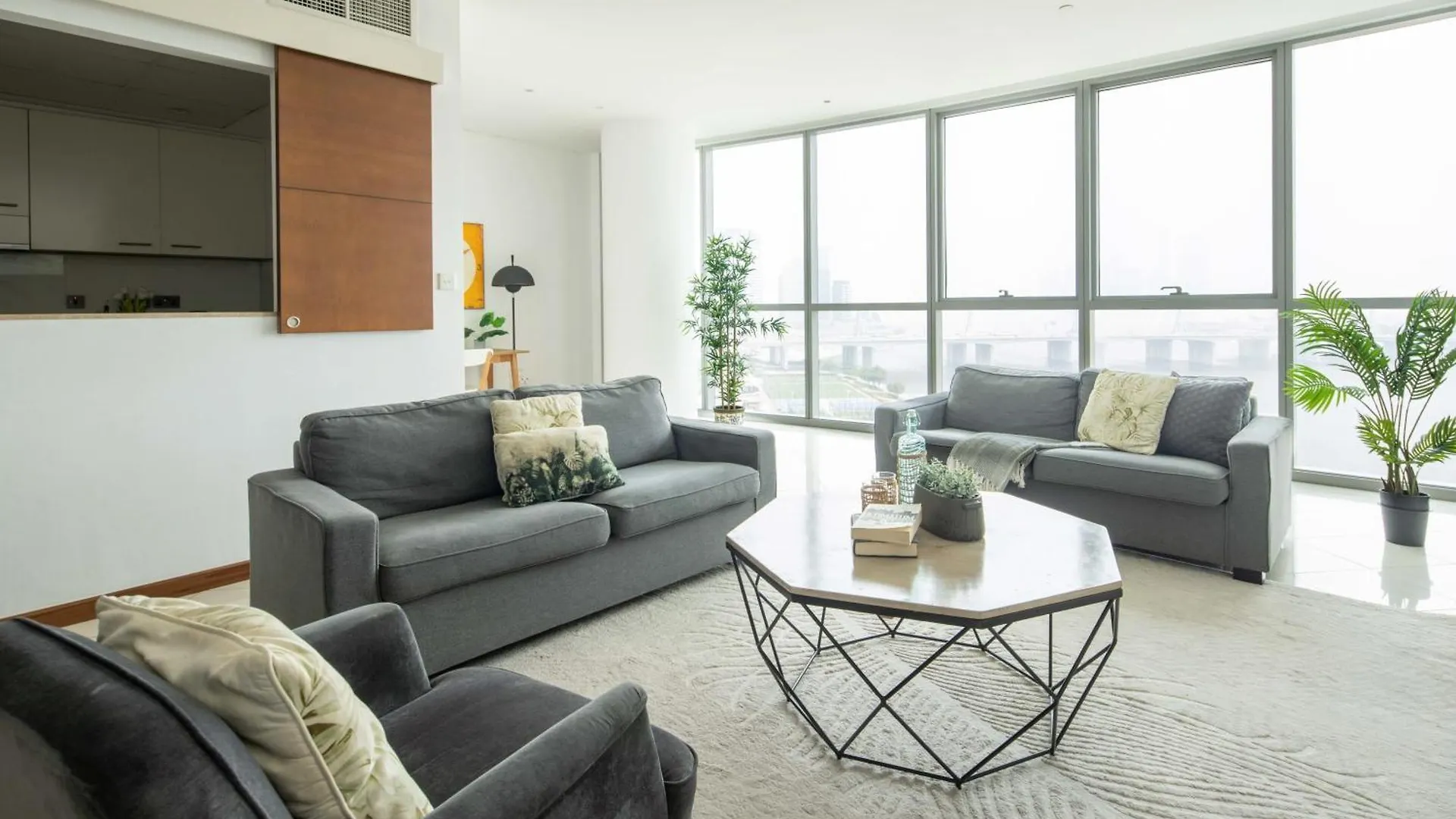 Frank Porter - Marsa Plaza Apartment Dubai United Arab Emirates